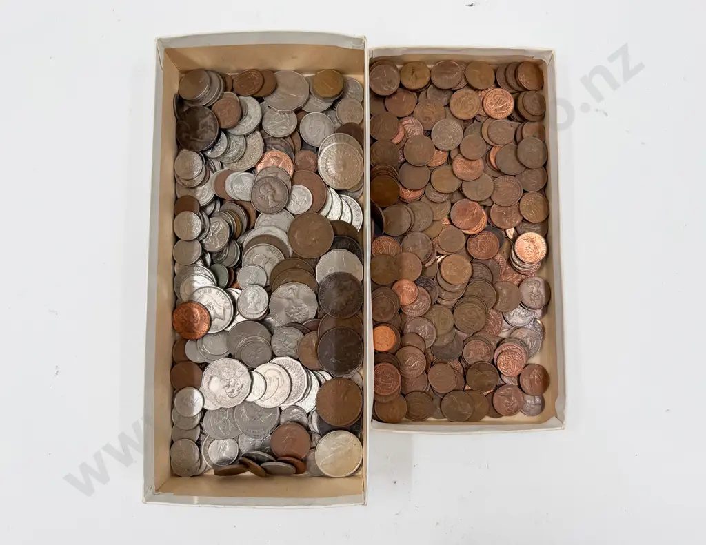 Qty Mainly NZ Decimal with some Pre-decimal Pocket Change Coinage Image 1++