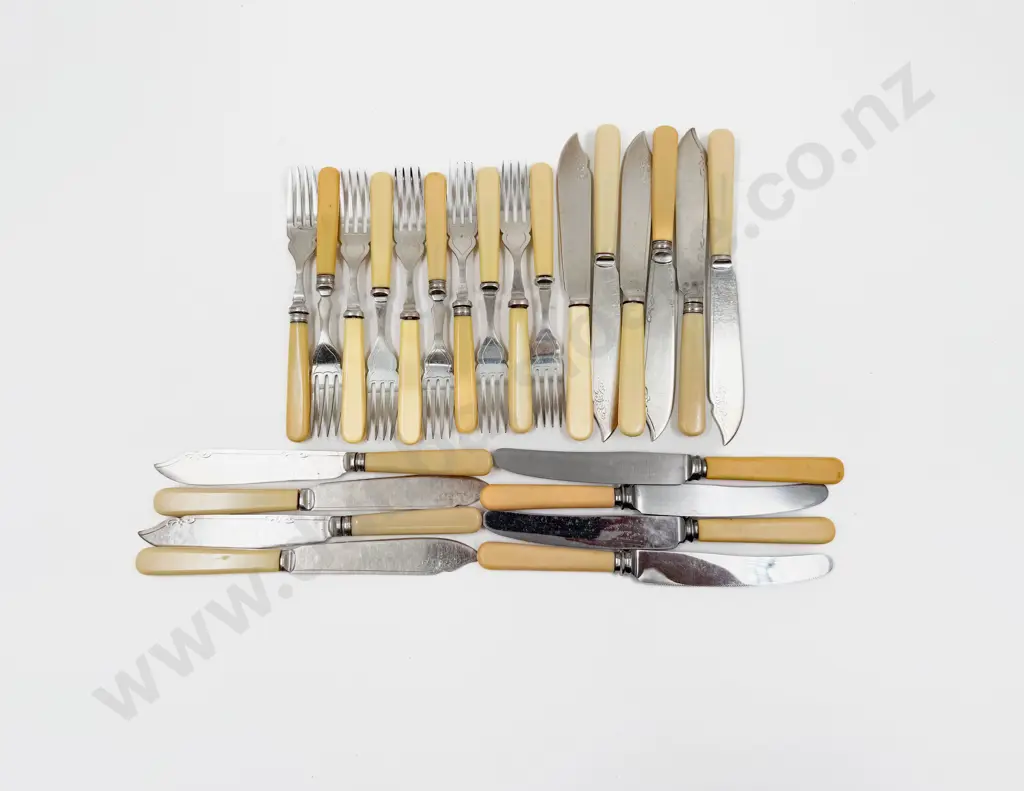 Quantity of Assorted Bone Handled Cutlery Image 1++