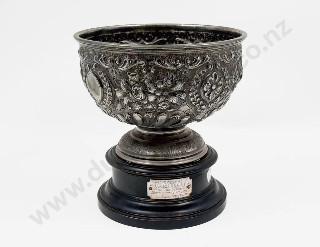 S/P Trophy on Stand Image 1++