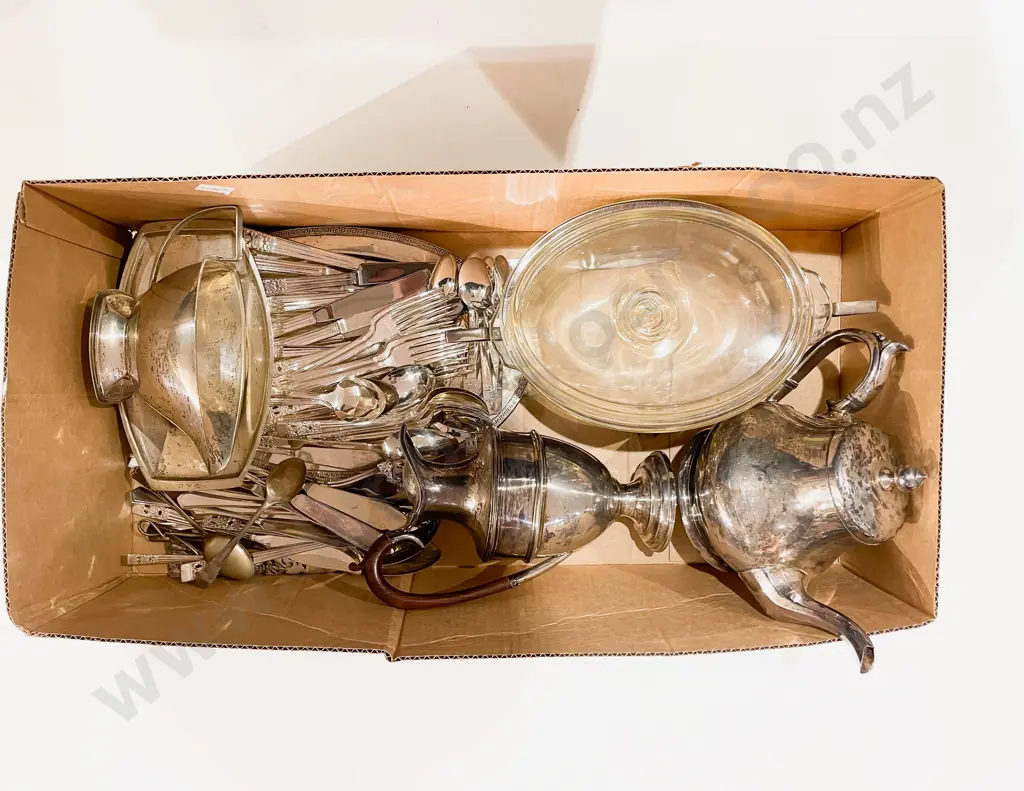 Box of Assorted S/P incl Cutlery Image 1++