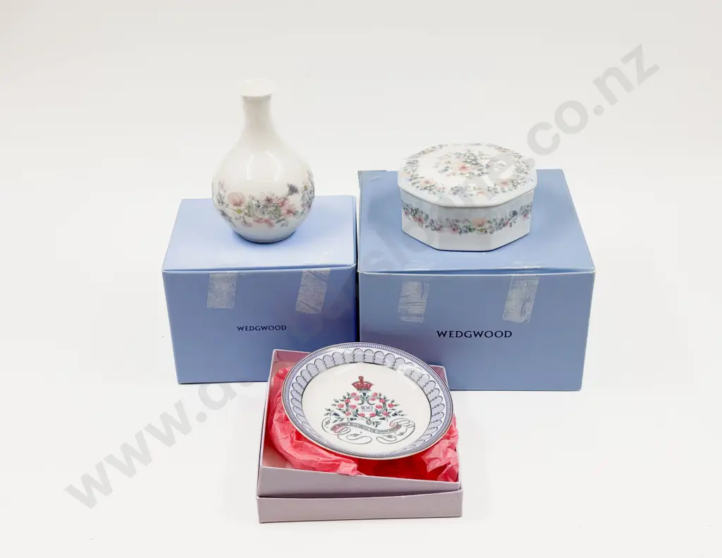 Boxed Wedgwood Vase together with Boxed Wedgwood Trinket Box & Other Image 1++