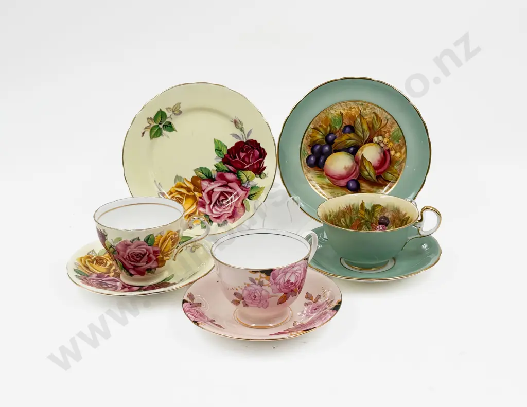 Small Quantity of Aynsley Cup & Saucers Image 1++