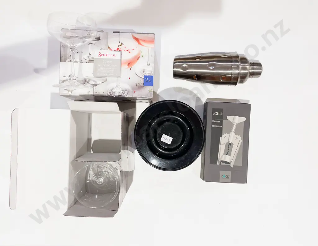 Box Quantity of Assorted incl Cocktail Shaker Image 1++