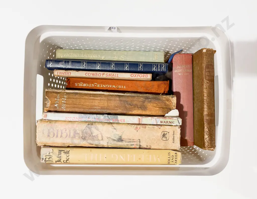 Boxed Quantity of Assorted Vintage Books Including Religious Reference Image 1++