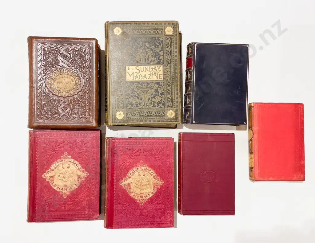 Quantity of Assorted Vintage Books Including Poetical Reference & Pictorial Sunday Readings Vol I & II Image 1++