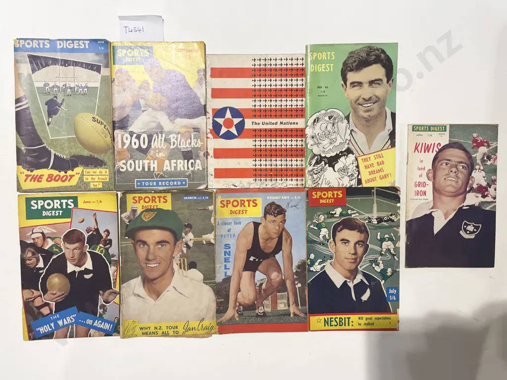 Quantity of Assorted Vintage Rugby & Other Sport Pamphlets & Magazines Image 1++