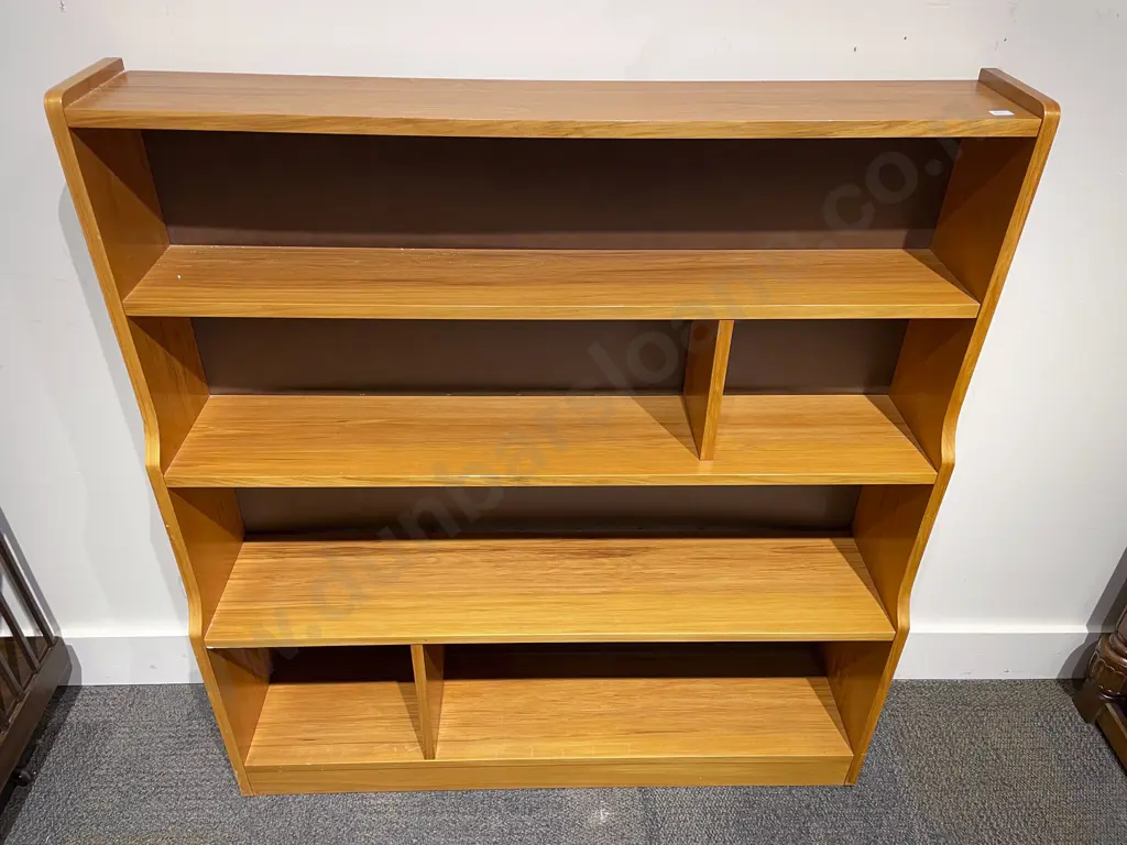 Rimu Graduated Bookcase Image 1++