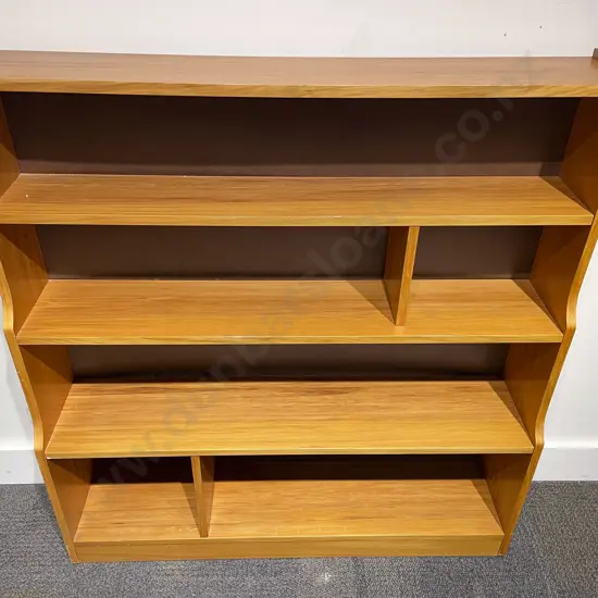 Rimu Graduated Bookcase
