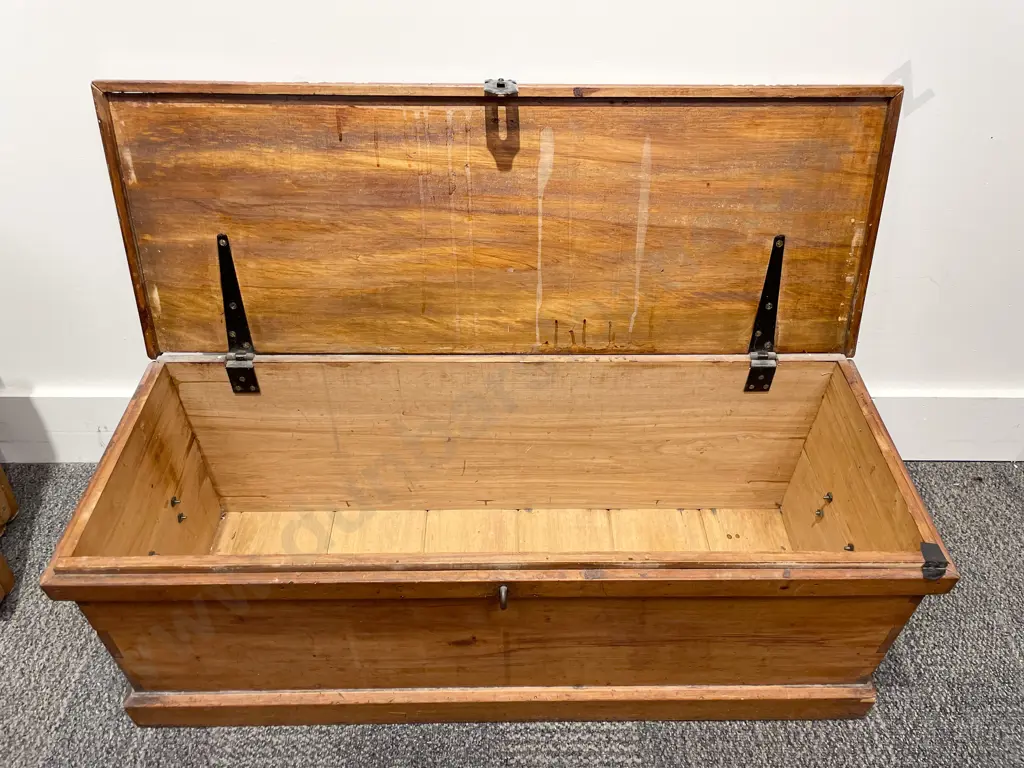 NZ Colonial Kauri Blanket Chest Image 1++