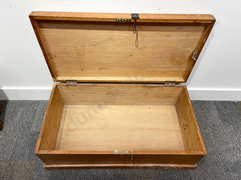 NZ Colonial Kauri Blanket Chest Image 1++