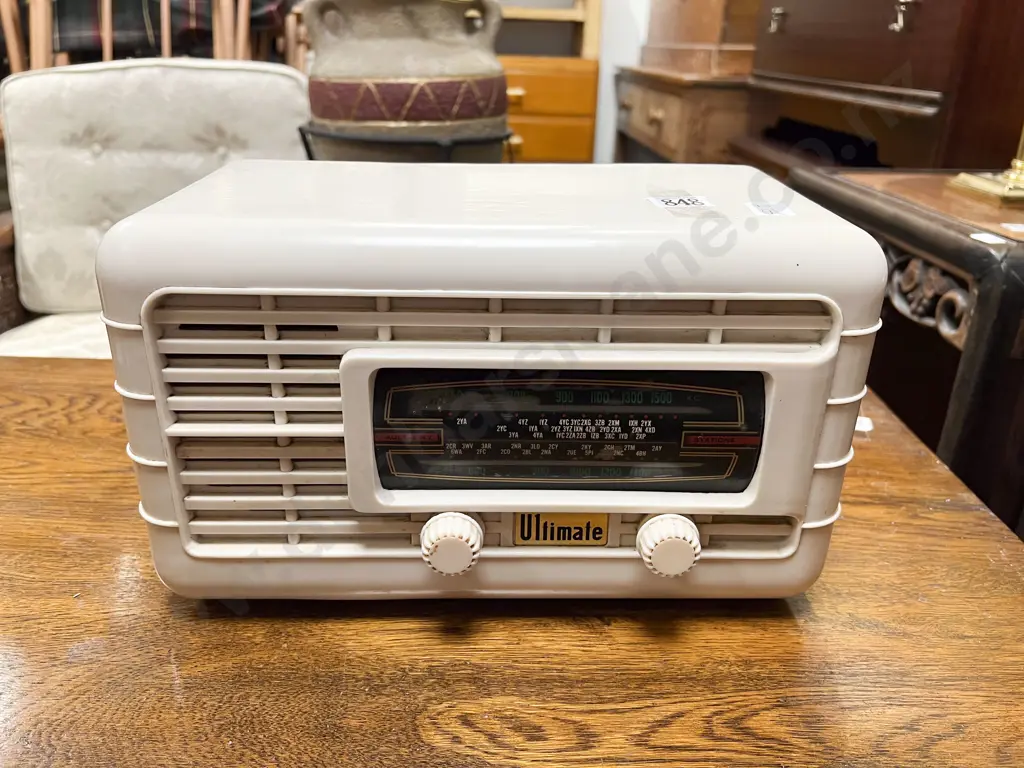 Bakelite Radio Image 1++