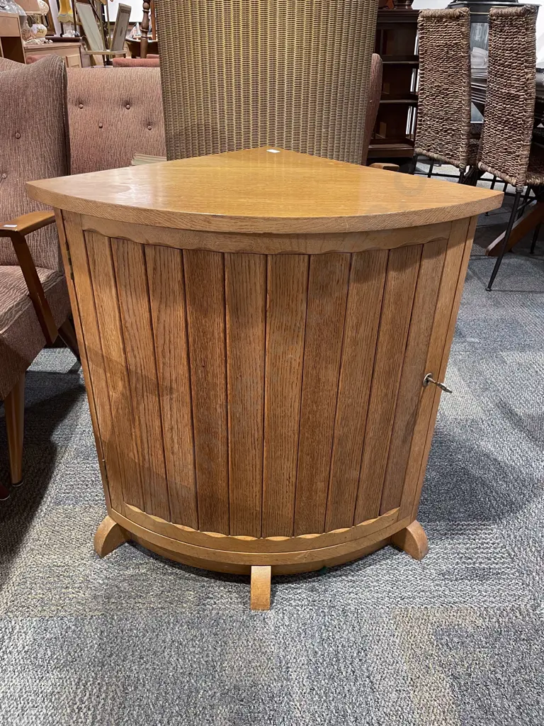 Oak Corner Cabinet Image 1++