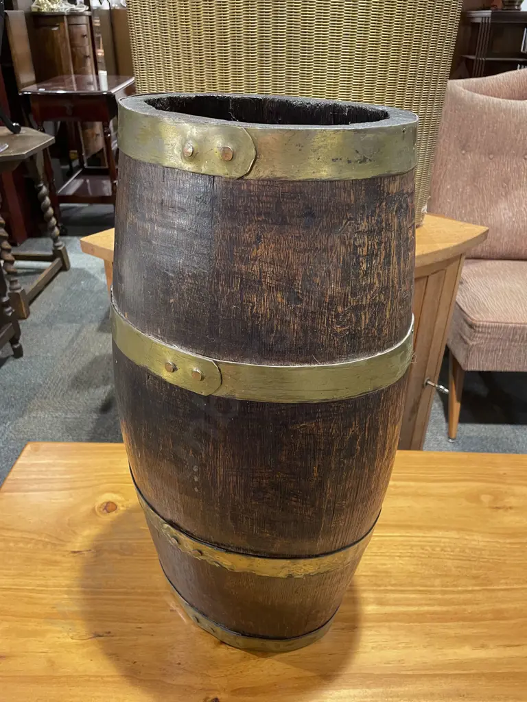 Brassbound Barrel Form Stick Stand Image 1++