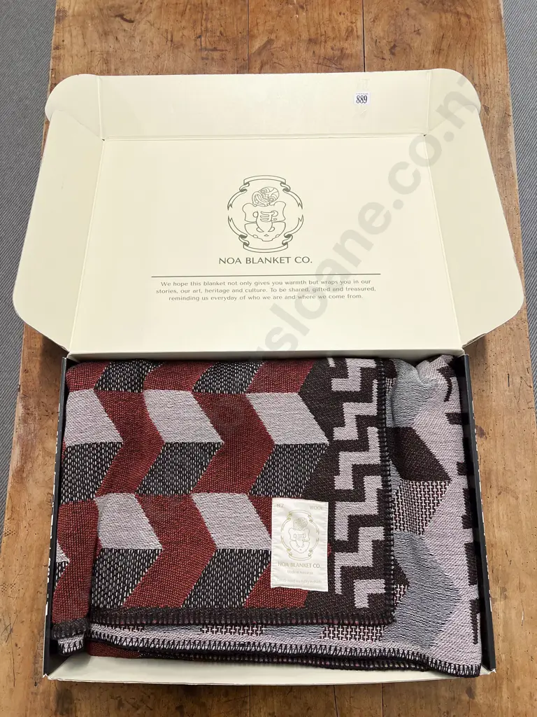 Designer Noa Blanket Image 1++