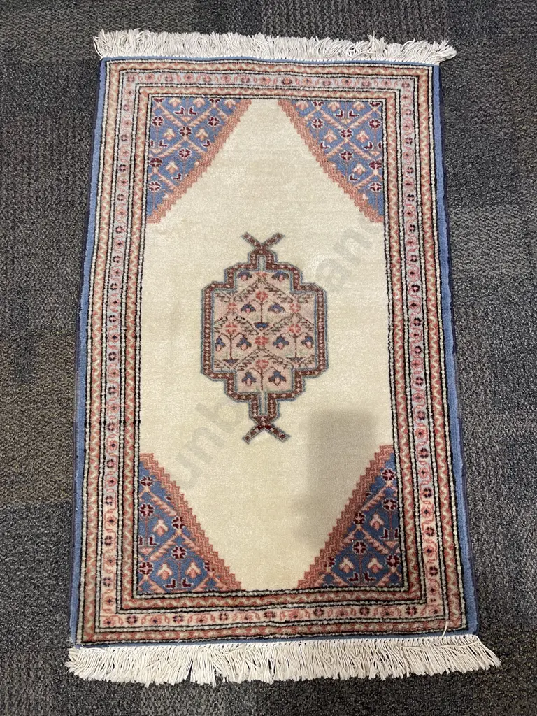 Small Persian Floor Rug Image 1++