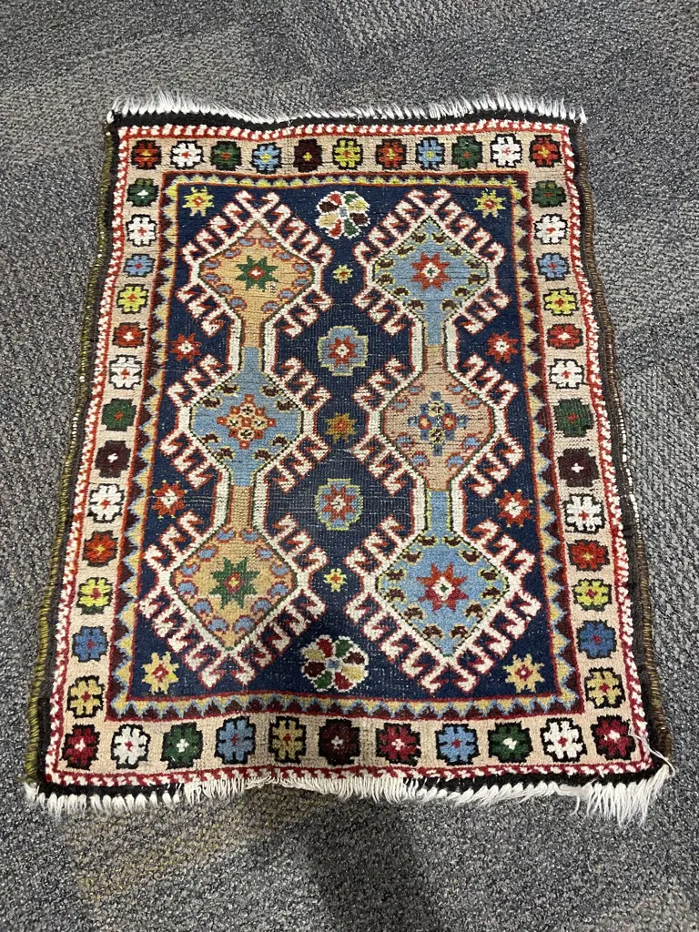 Small Persian Floor Rug Image 1++
