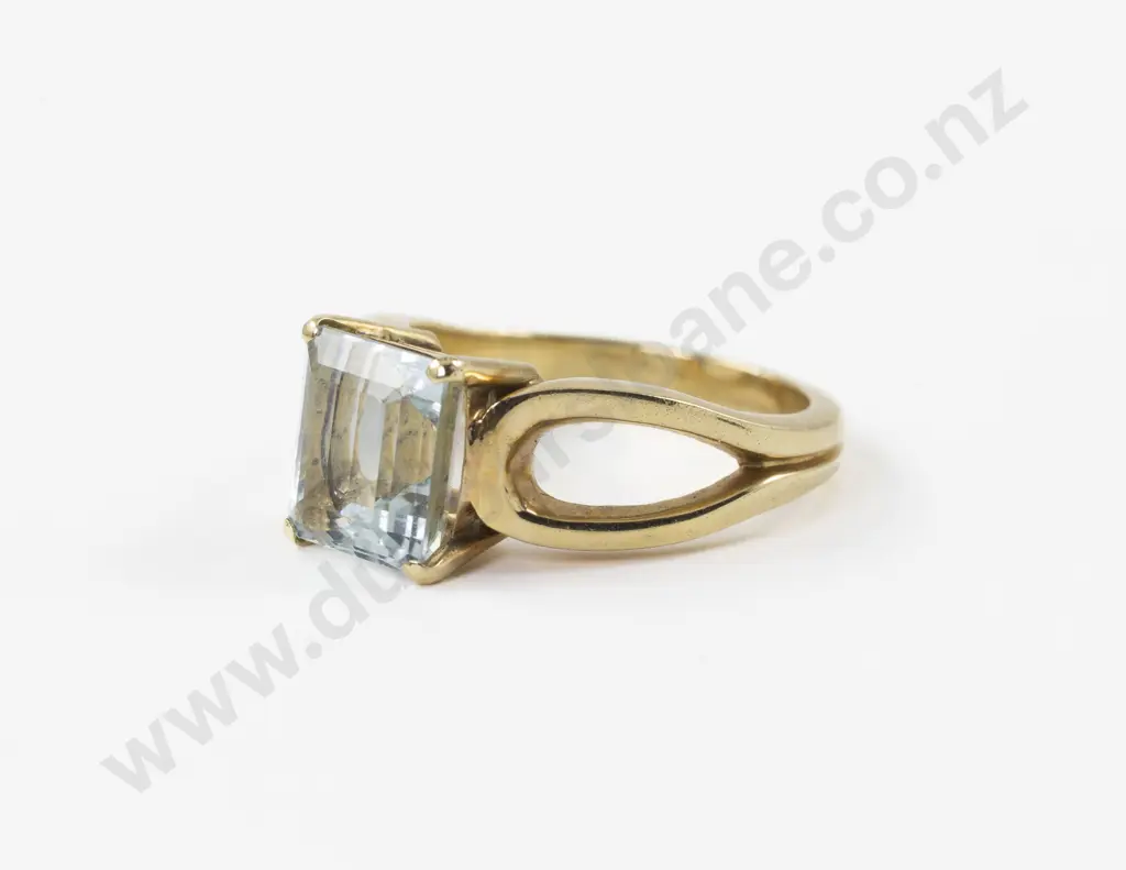 18ct Single Stone Aquamarine Dress Ring Image 1++