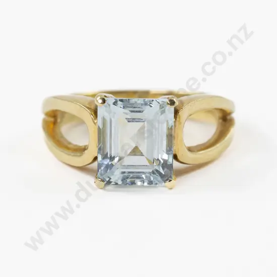 18ct Single Stone Aquamarine Dress Ring