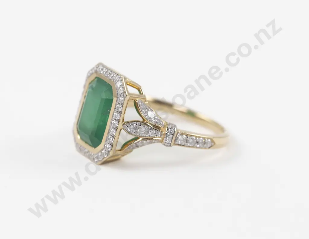 14ct 73Stone Emerald and Diamond Cluster Ring Image 1++