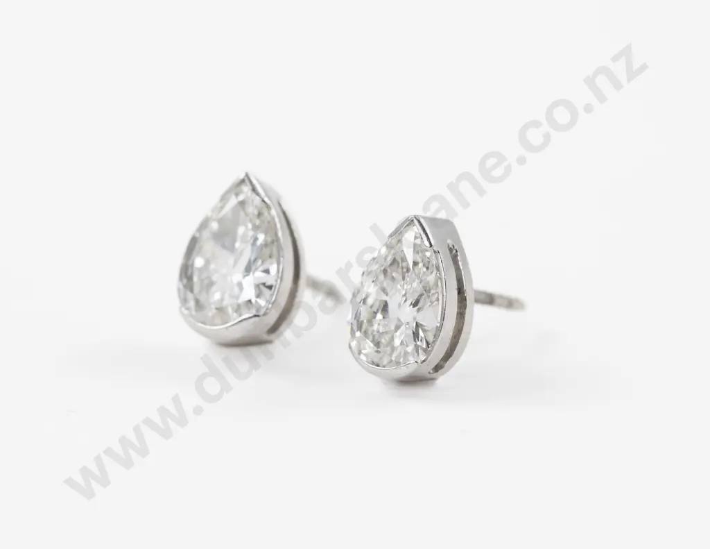 Pair 18ct White Gold Solitaire Diamond Stud Earrings Image 1++
