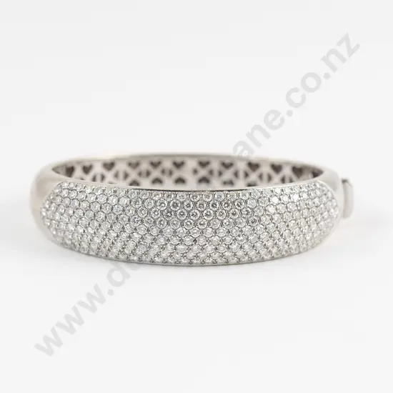 18ct White Gold 243stone Diamond Hinged Snap Bangle