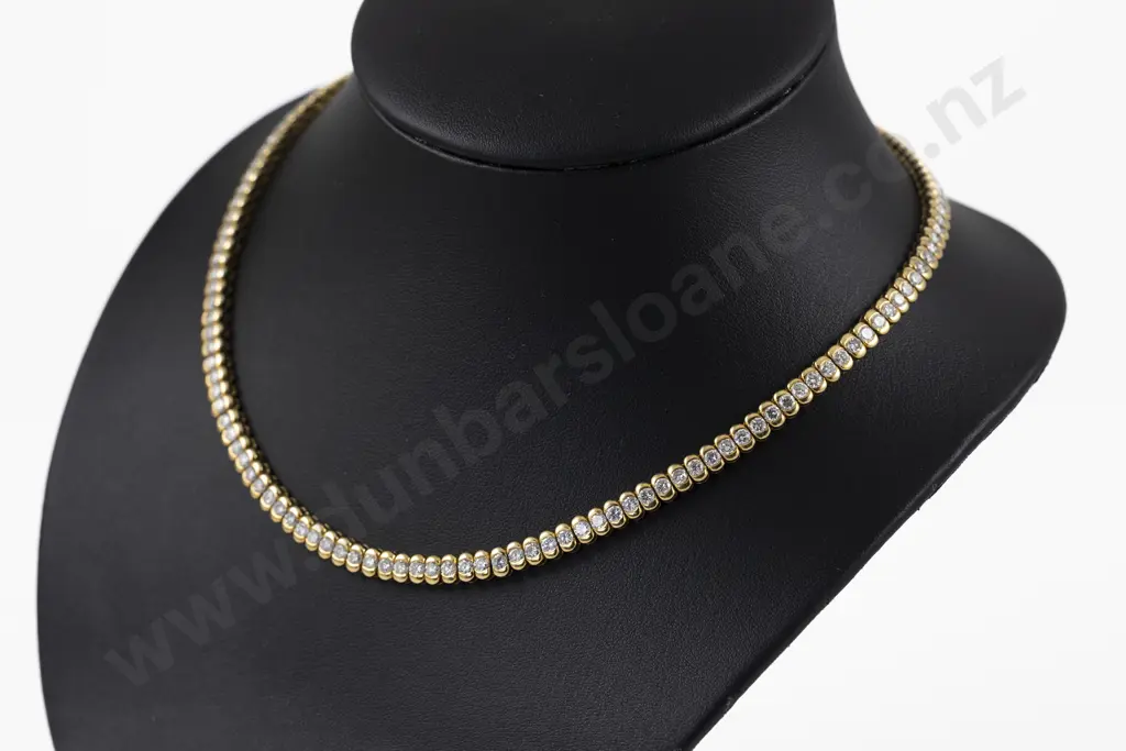 18ct 135Stone Diamond Necklace Image 1++