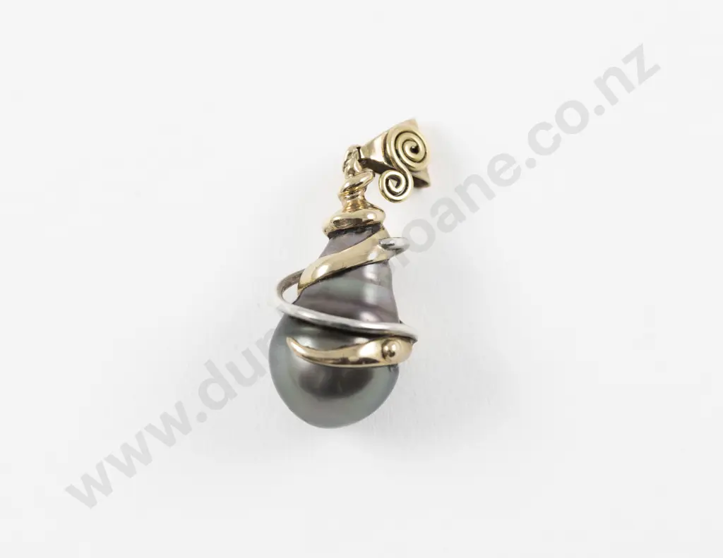 18ct Single Black Pearl Pendant Image 1++