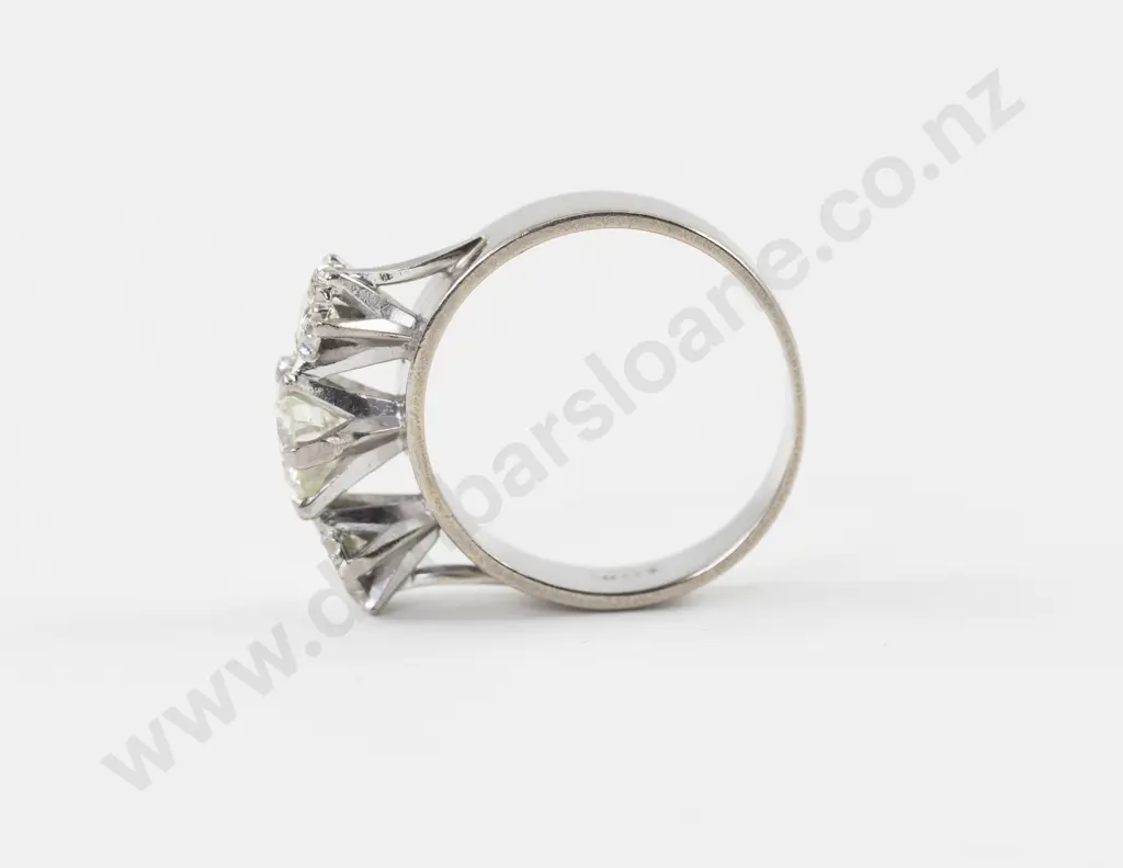 18ct White Gold Three Stone Diamond Ring Image 1++