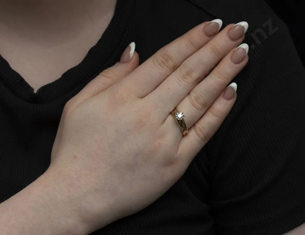 18ct Solitaire Diamond Ring Image 1++