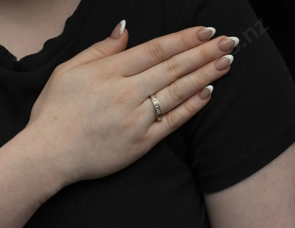 14ct Seven Stone Diamond Band Ring Image 1++