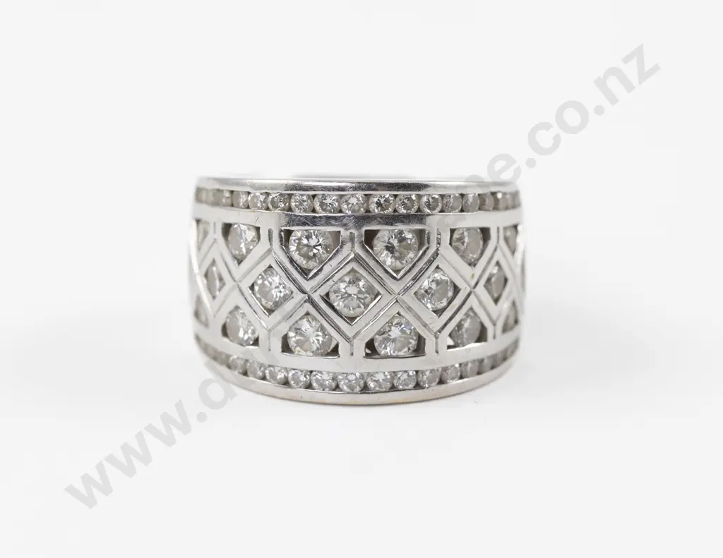 18ct White Gold 57Stone Diamond Fancy Band Ring Image 1++