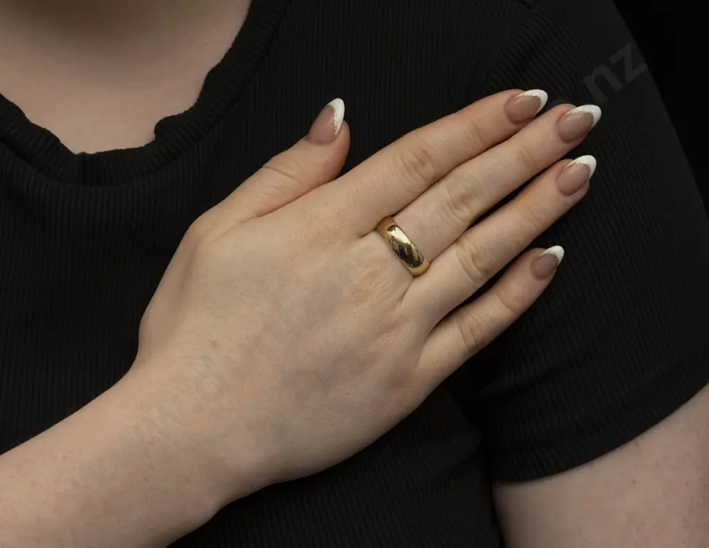 18ct Plain Band Ring Image 1++