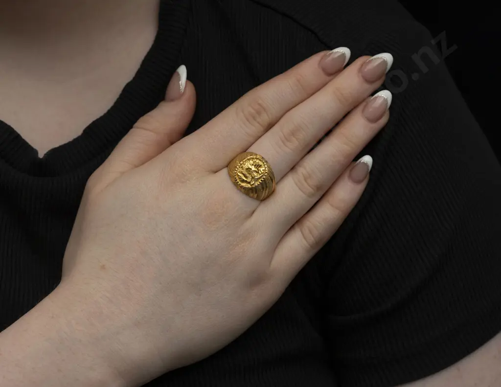 Chinese 22ct Signet Ring Image 1++