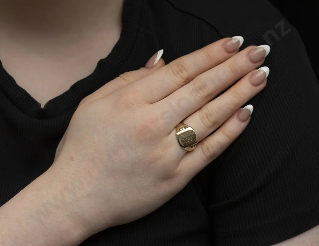 9ct Signet Ring Image 1++