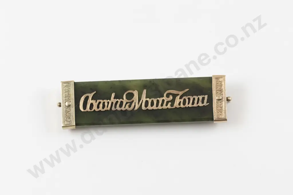 NZ Colonial 9ct Mounted Greenstone Bar Brooch Image 1++