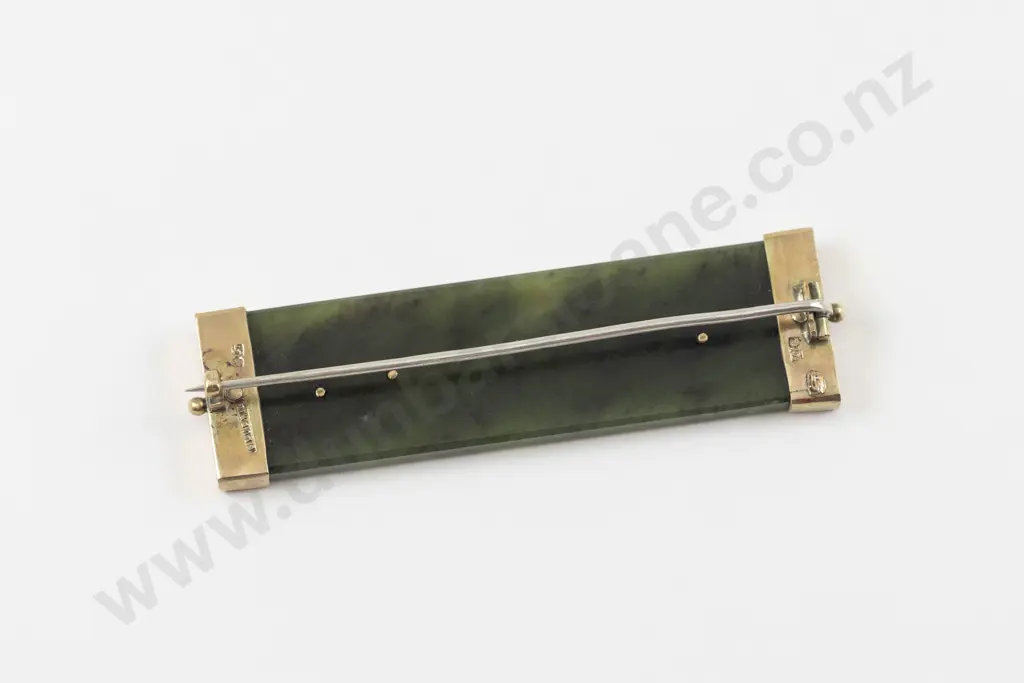 NZ Colonial 9ct Mounted Greenstone Bar Brooch Image 1++