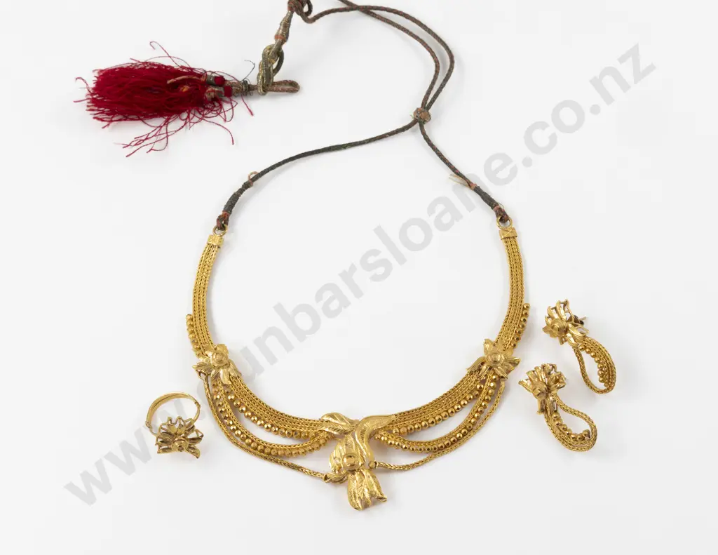 Indian 22ct Gold Necklace Ring and Earrings Suite Image 1++