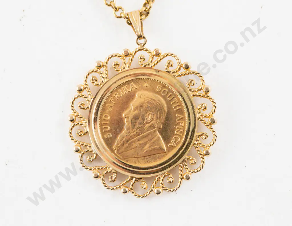1982 South African Gold 1/10 Krugerrand in 9ct Fancy Pendant Frame and Trace Link Neck Chain Image 1++