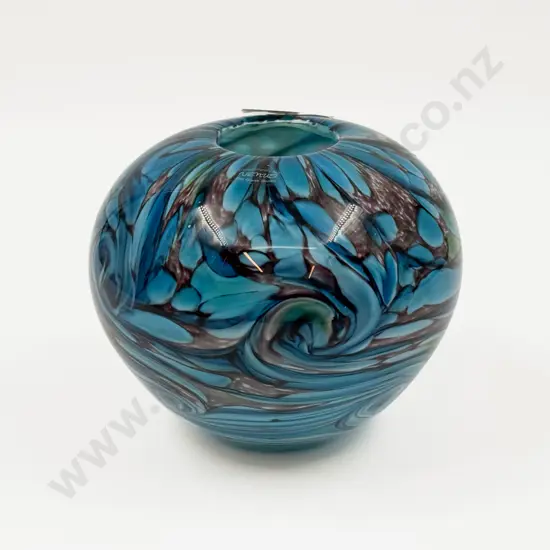 NZ Art Glass Vase "Venus"