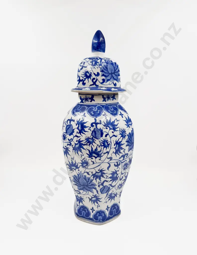 Large Blue & White Lidded Vase Image 1++