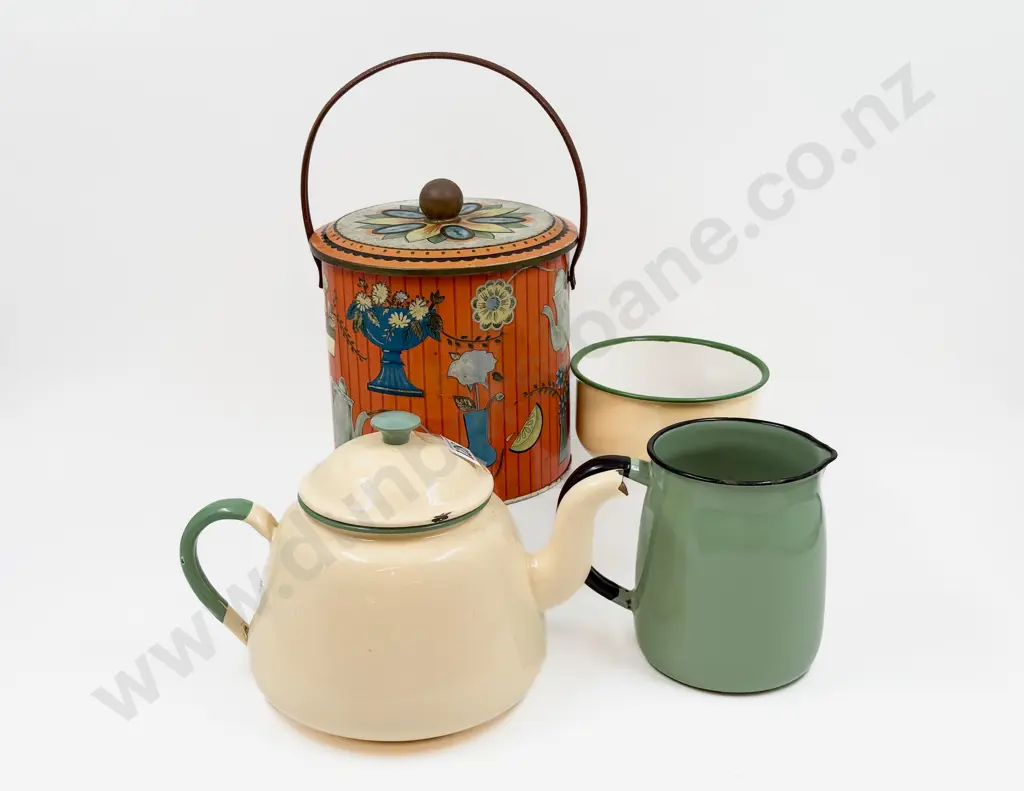 Qty Of Assorted Vintage Enamel etc Image 1++