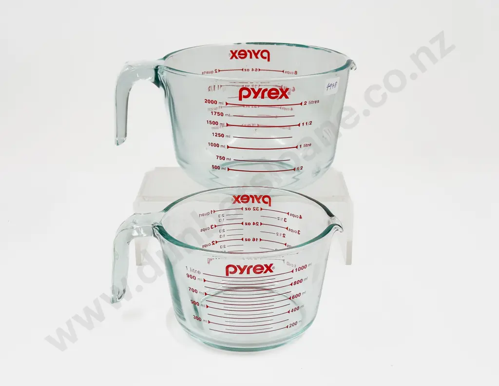 Two Pyrex Glass Measuring Cups Image 1++