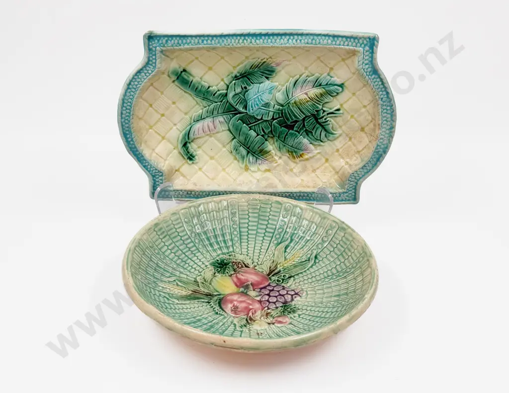 Two Majolica Dishes (hairline crack) Image 1++