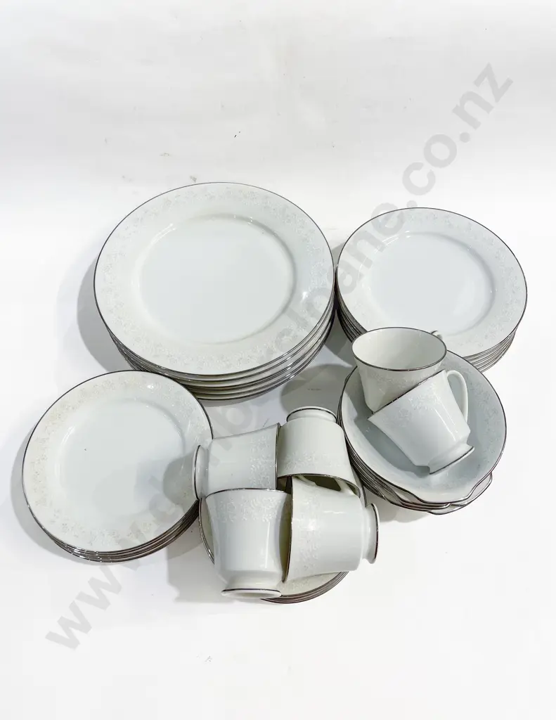Noritake Part Dinner Set Image 1++