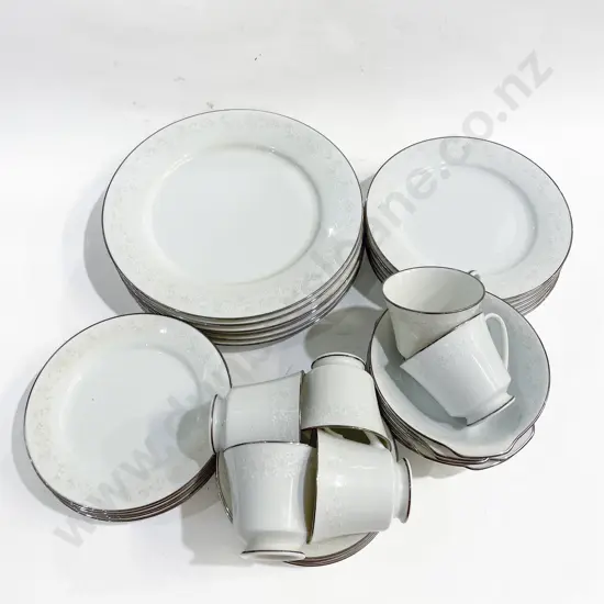 Noritake Part Dinner Set