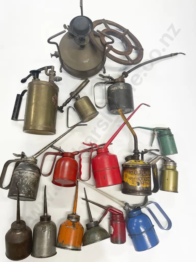 Qty of Assorted Vintage Oil Cans etc Image 1++