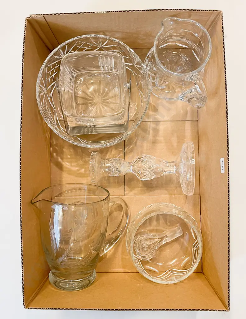 Quantity of Assorted Crystal & Glassware Image 1++