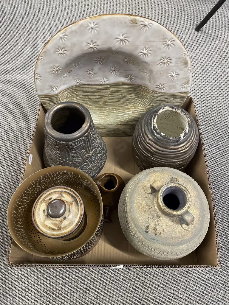 Box Qty of Assorted Pottery Image 1++