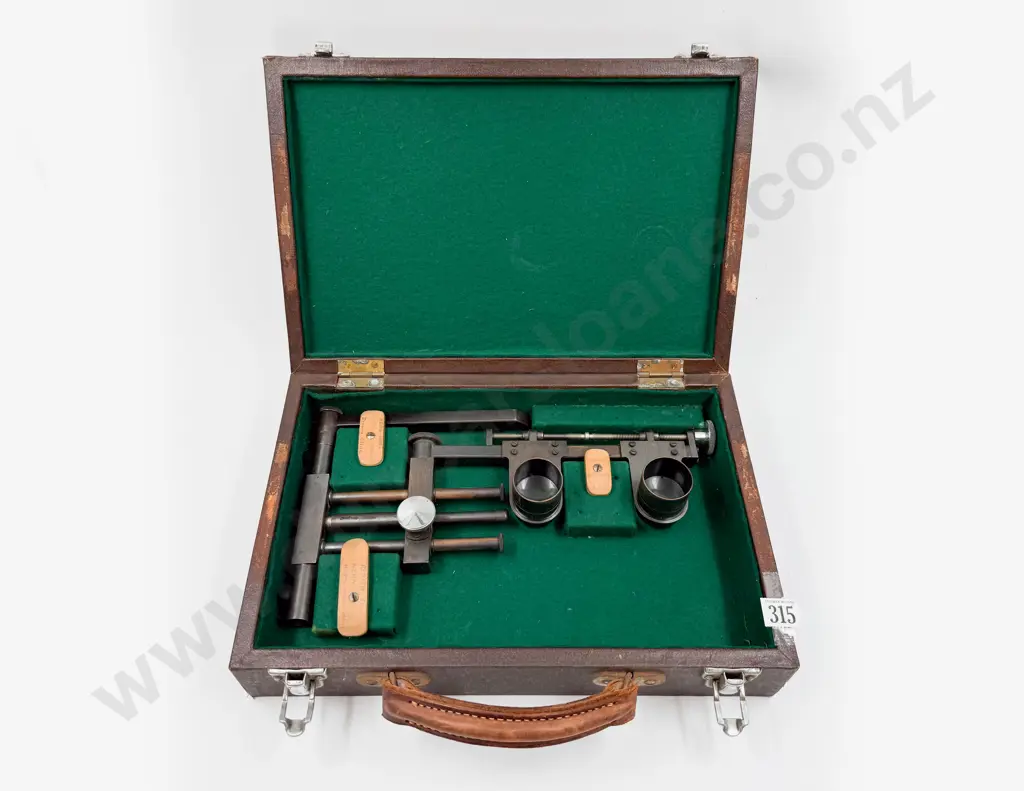 Stereo Viewer in Wooden Case Image 1++