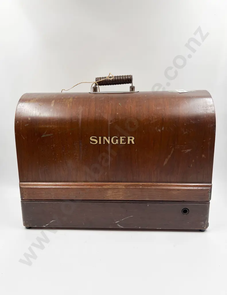 Singer Sewing Machine In Case Image 1++